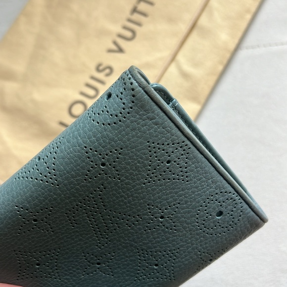 Authentic LV Mahina Amelia Wallet, EMERGENCY SALE. PRICE FIRM - Picture 15 of 17